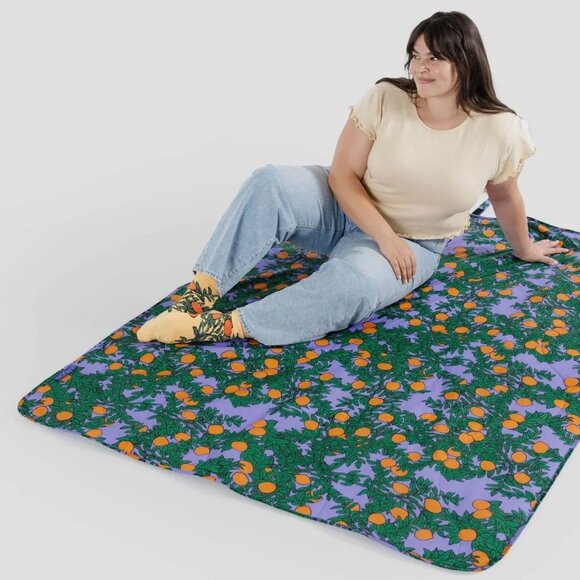 NWT Baggu Puffy Picnic Blanket - Orange Tree Periwinkle - Picture 4 of 5